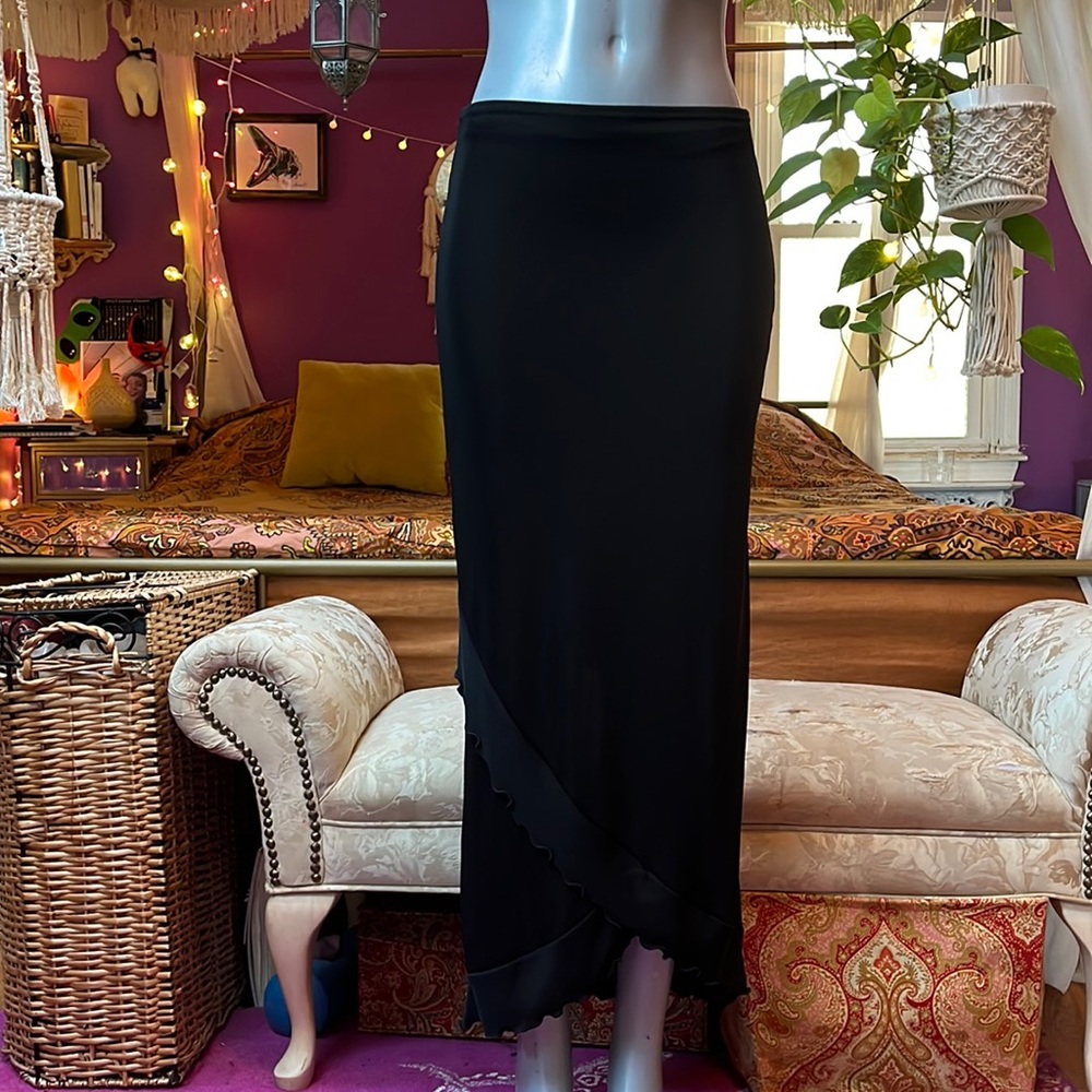 Vintage Y2K bodycon form fitting black ruffle trim maxi skirt